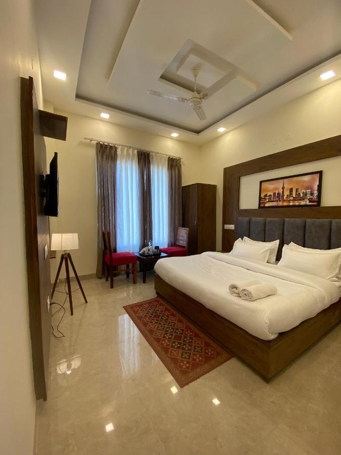 Hotel Woodlark Zirakpur - A Peaceful Stay Kültér fotó
