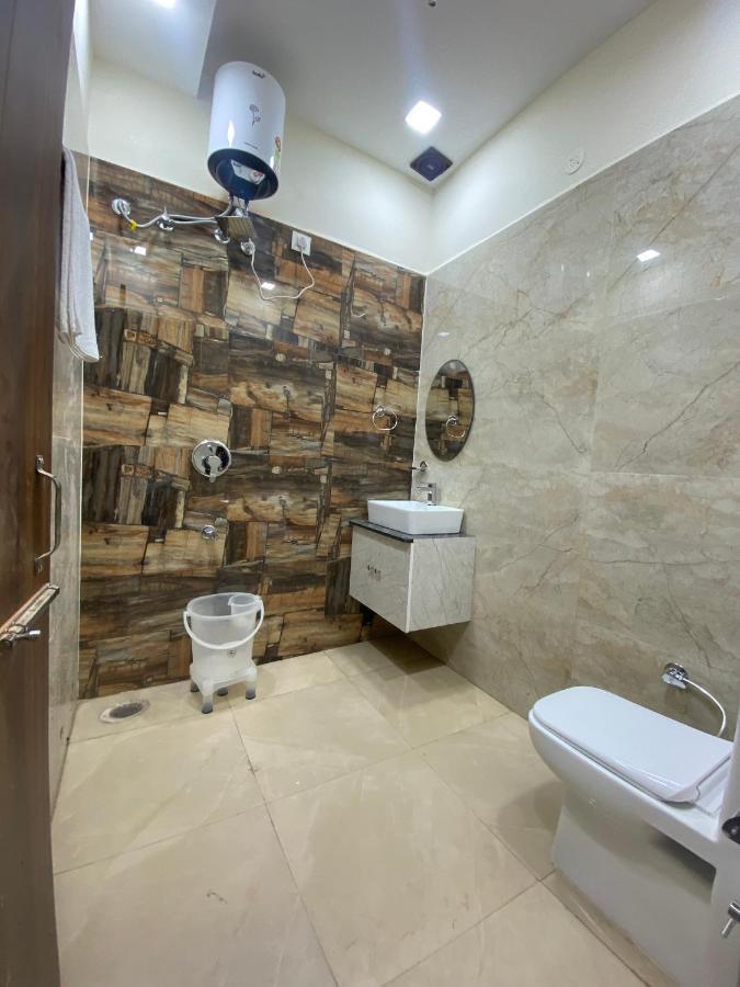 Hotel Woodlark Zirakpur - A Peaceful Stay Kültér fotó