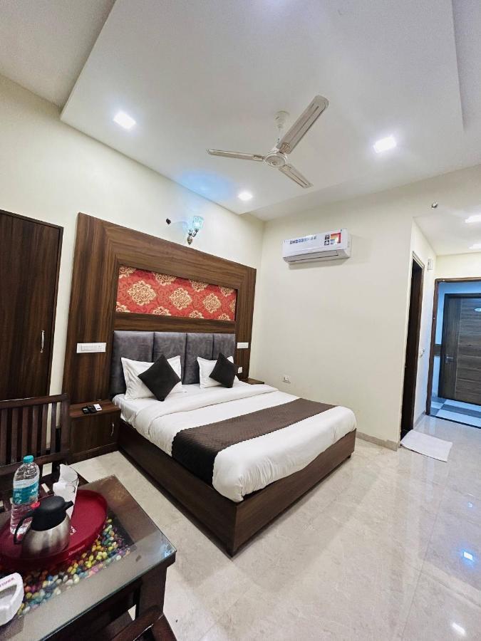 Hotel Woodlark Zirakpur - A Peaceful Stay Kültér fotó